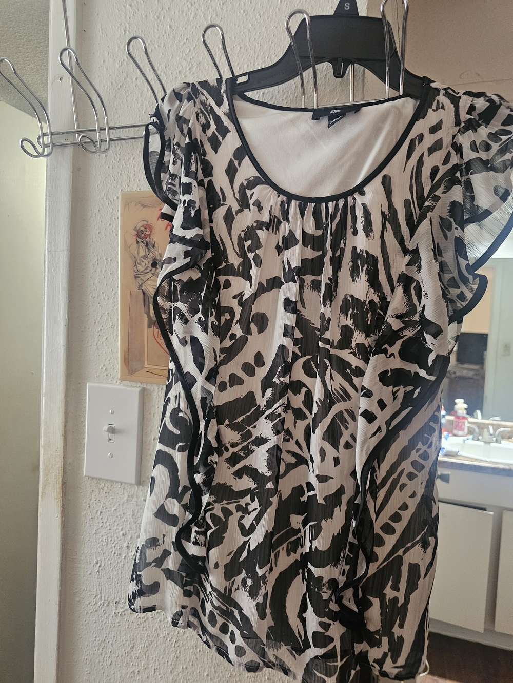 Iz Byer Black & White Printed Ruffle Sleeve Blouse Size M New no Tags